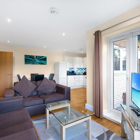 London Heathrow Living Serviced Apartments By Ferndale Stanwell Eksteriør billede