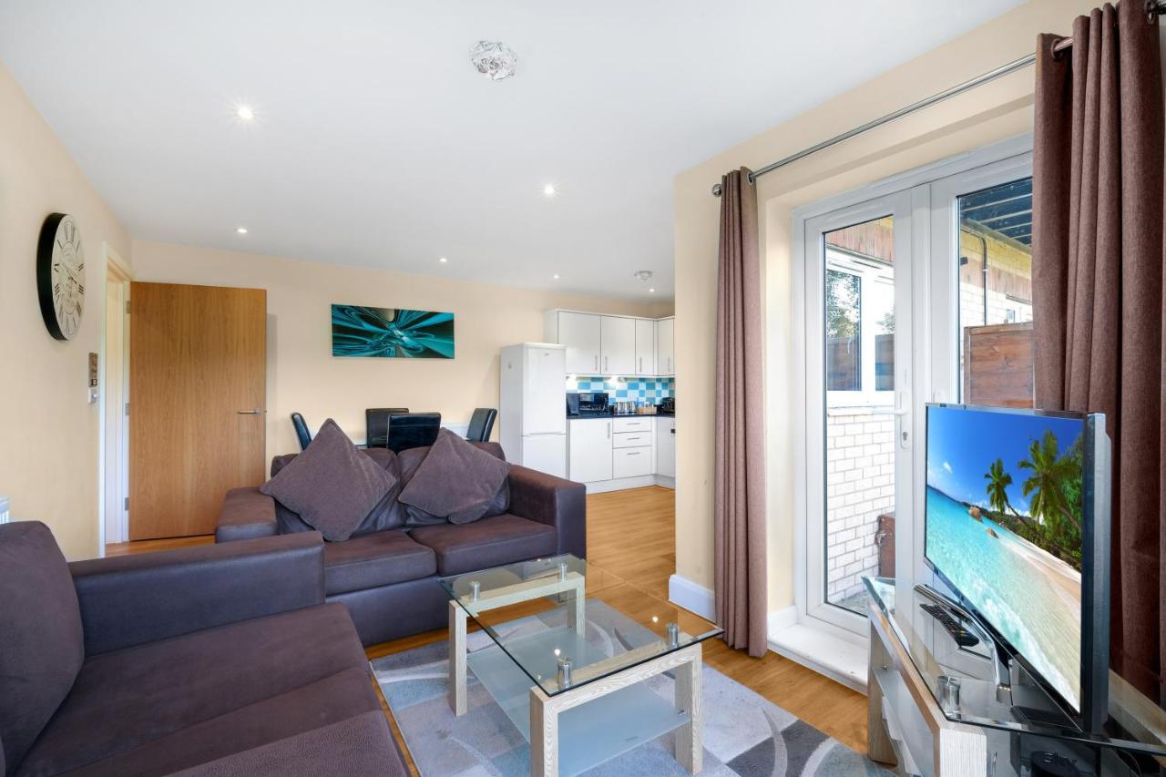 London Heathrow Living Serviced Apartments By Ferndale Stanwell Eksteriør billede