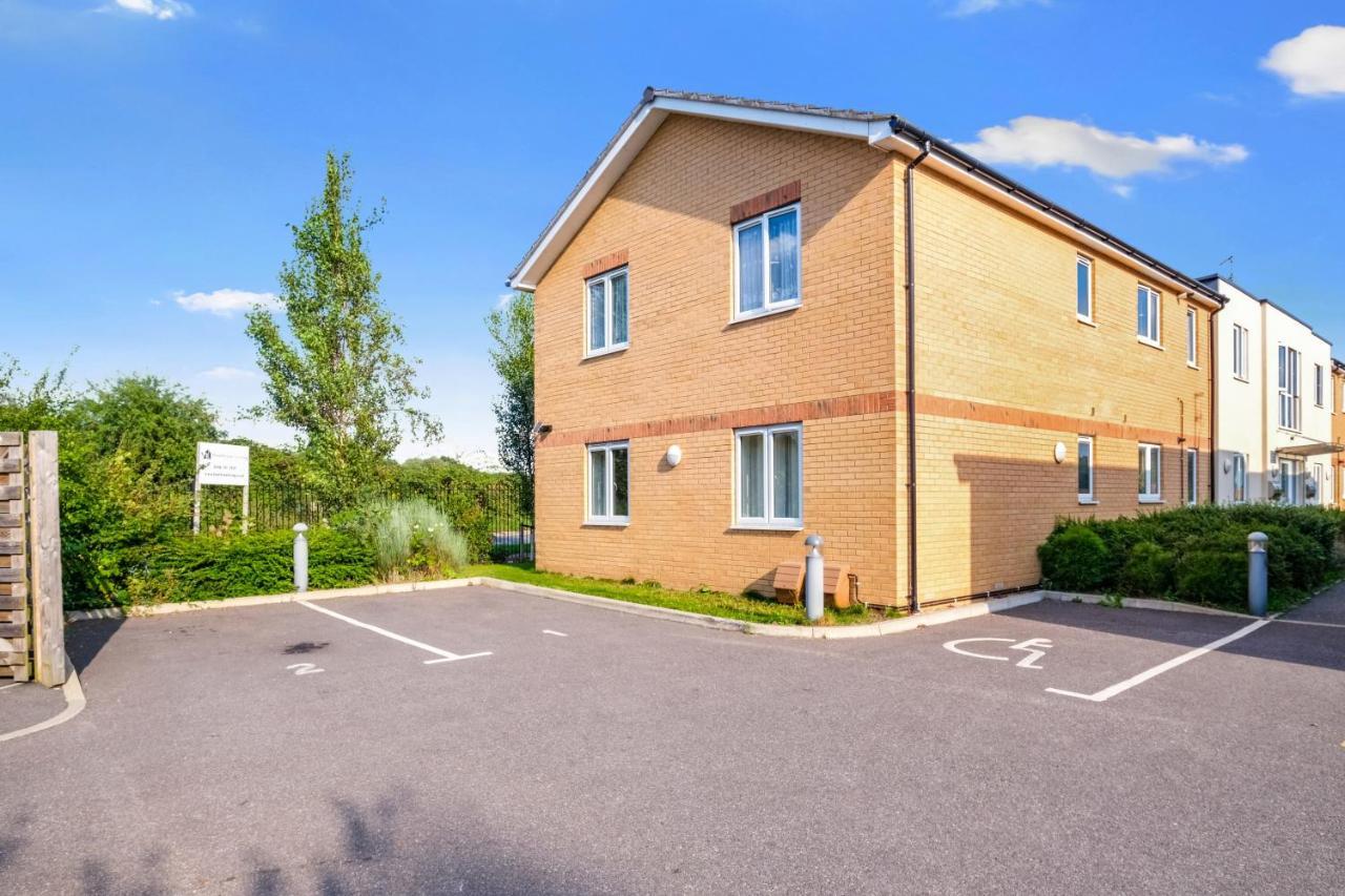 London Heathrow Living Serviced Apartments By Ferndale Stanwell Eksteriør billede