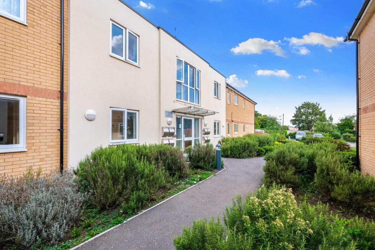 London Heathrow Living Serviced Apartments By Ferndale Stanwell Eksteriør billede