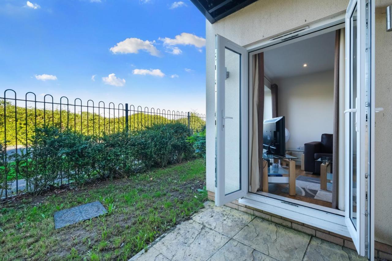 London Heathrow Living Serviced Apartments By Ferndale Stanwell Eksteriør billede
