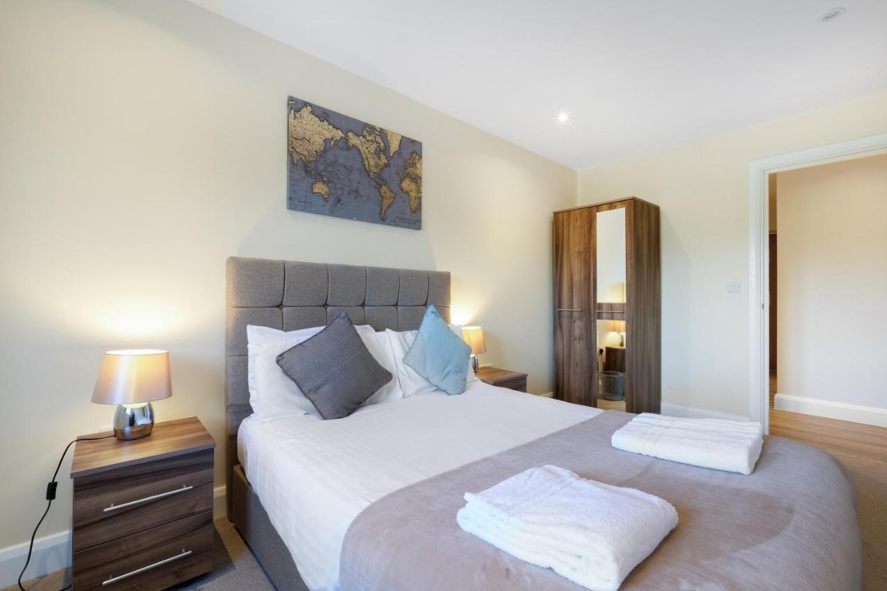 London Heathrow Living Serviced Apartments By Ferndale Stanwell Eksteriør billede