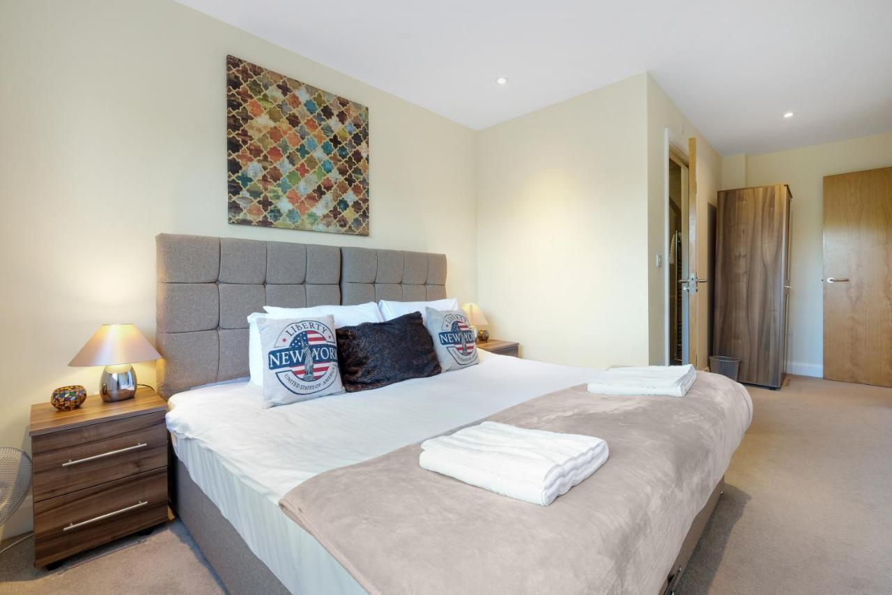 London Heathrow Living Serviced Apartments By Ferndale Stanwell Eksteriør billede