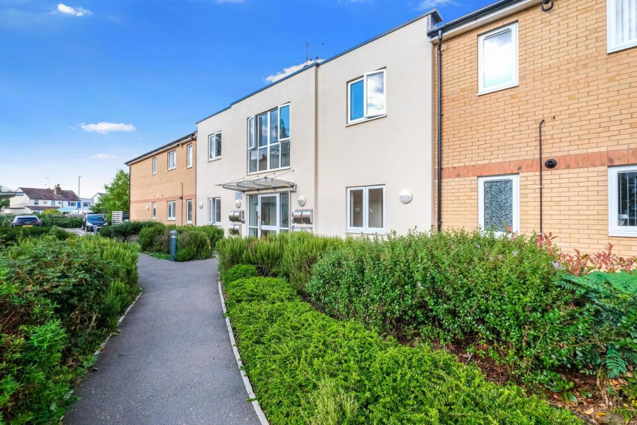 London Heathrow Living Serviced Apartments By Ferndale Stanwell Eksteriør billede