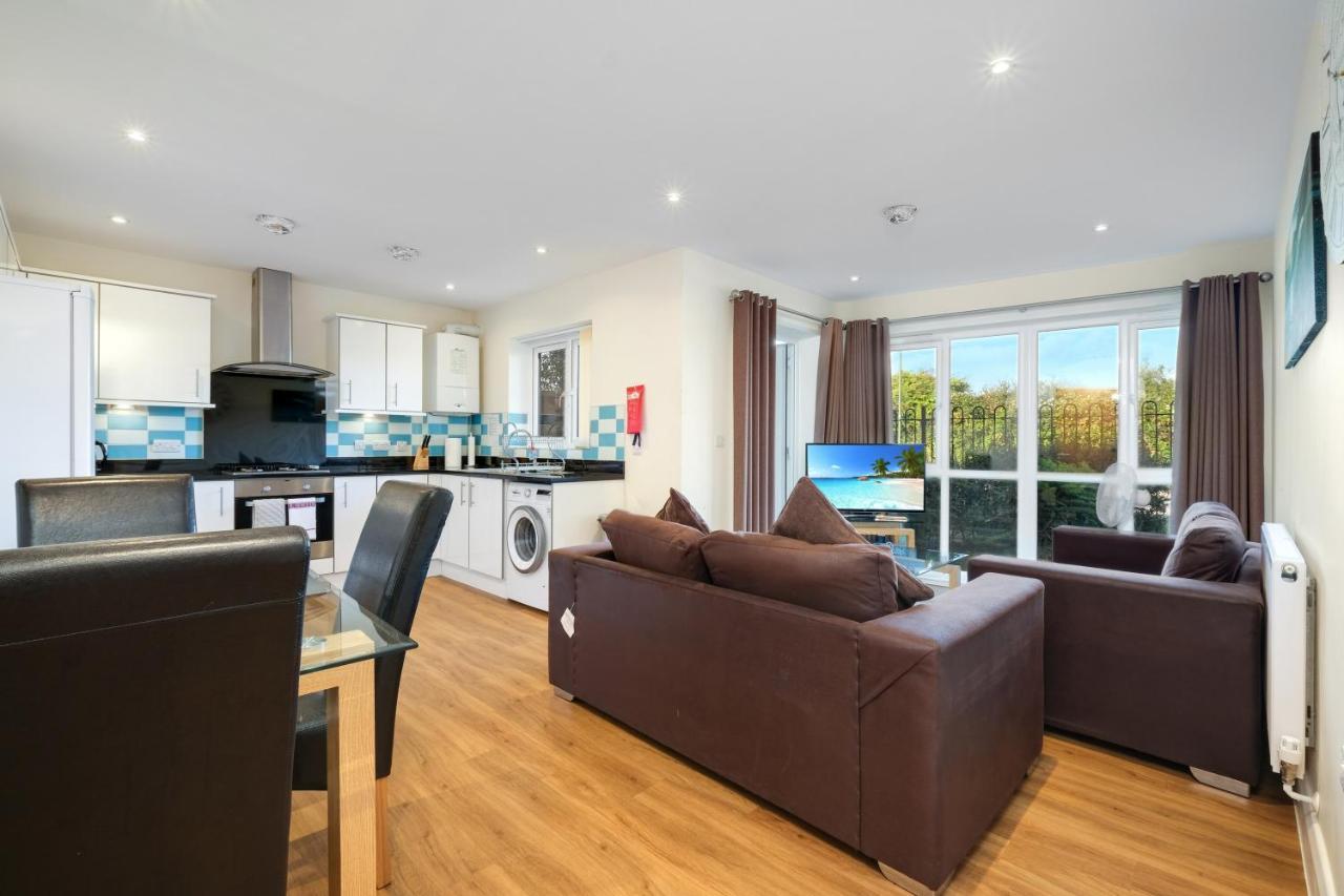 London Heathrow Living Serviced Apartments By Ferndale Stanwell Eksteriør billede