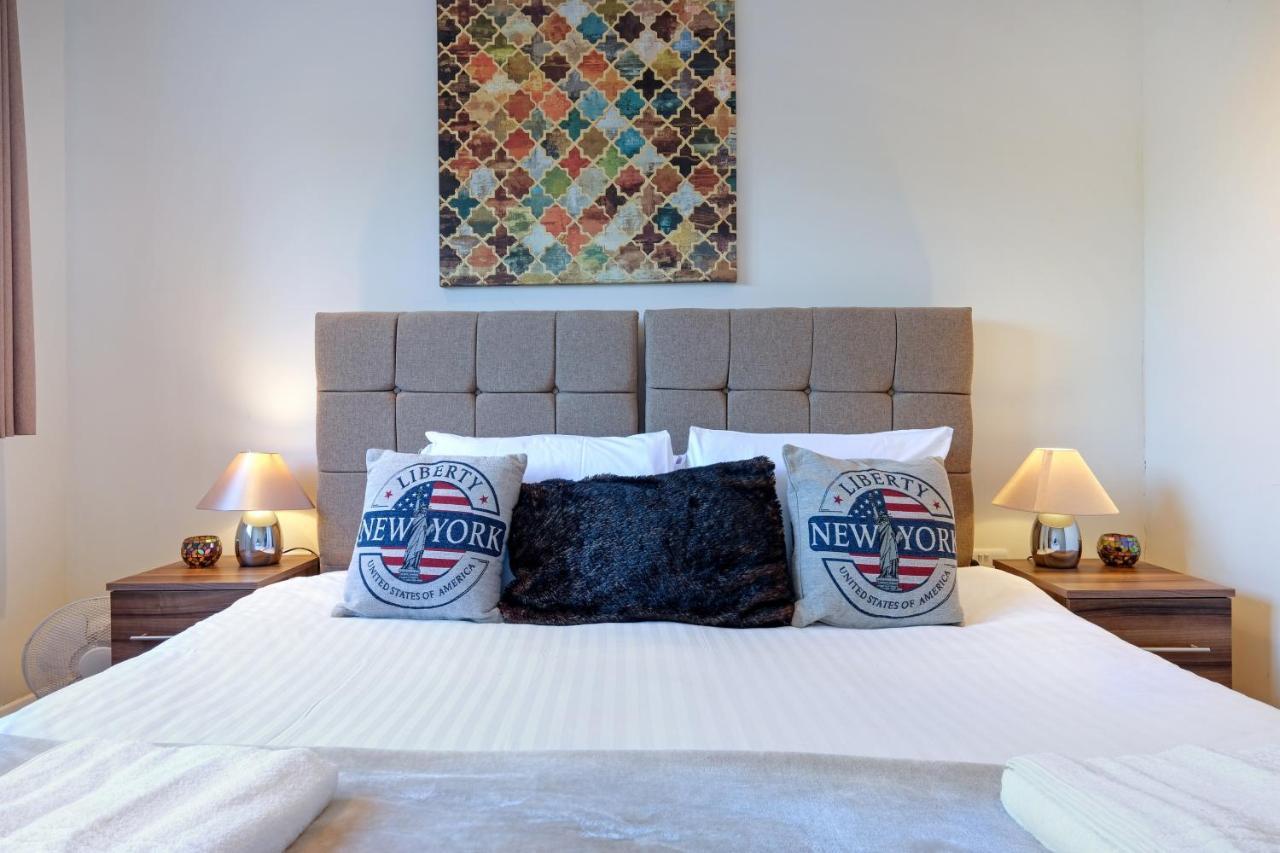 London Heathrow Living Serviced Apartments By Ferndale Stanwell Eksteriør billede