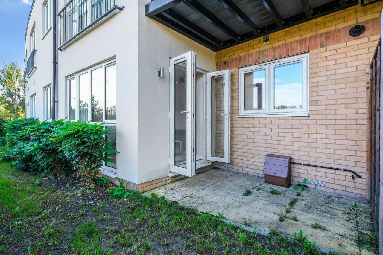 London Heathrow Living Serviced Apartments By Ferndale Stanwell Eksteriør billede