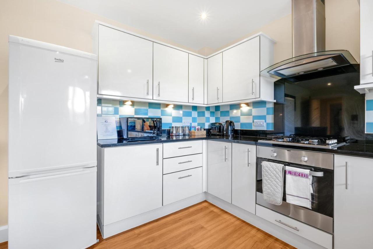 London Heathrow Living Serviced Apartments By Ferndale Stanwell Eksteriør billede