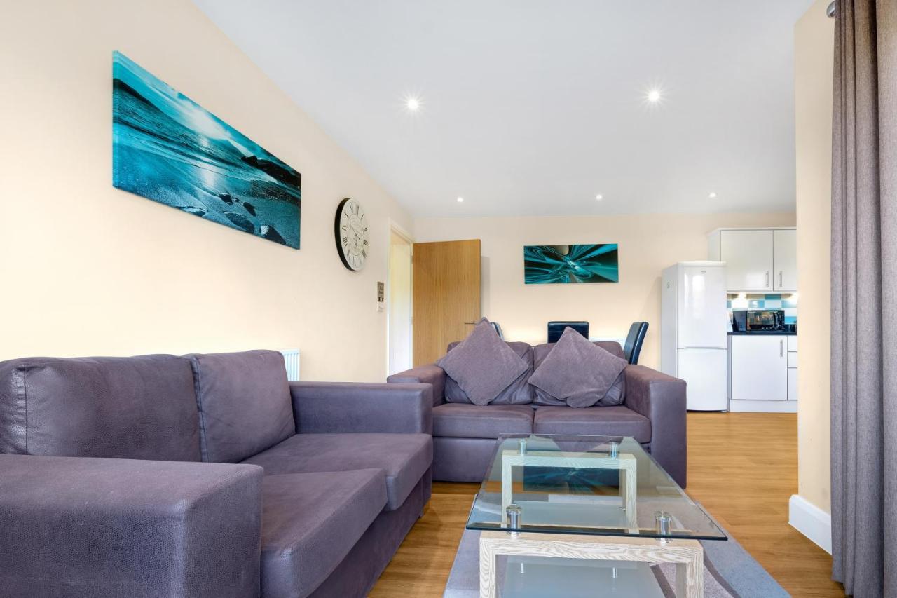 London Heathrow Living Serviced Apartments By Ferndale Stanwell Eksteriør billede