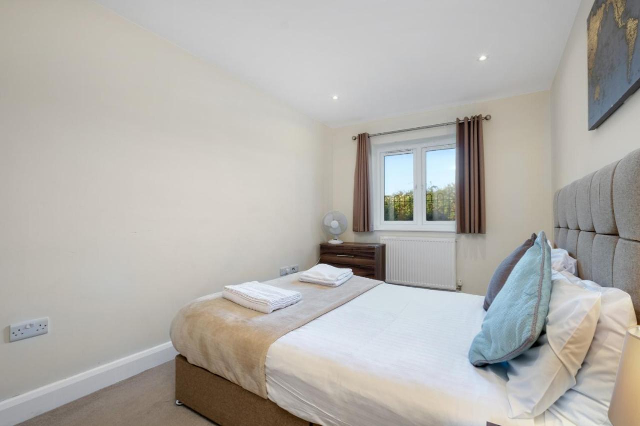 London Heathrow Living Serviced Apartments By Ferndale Stanwell Eksteriør billede
