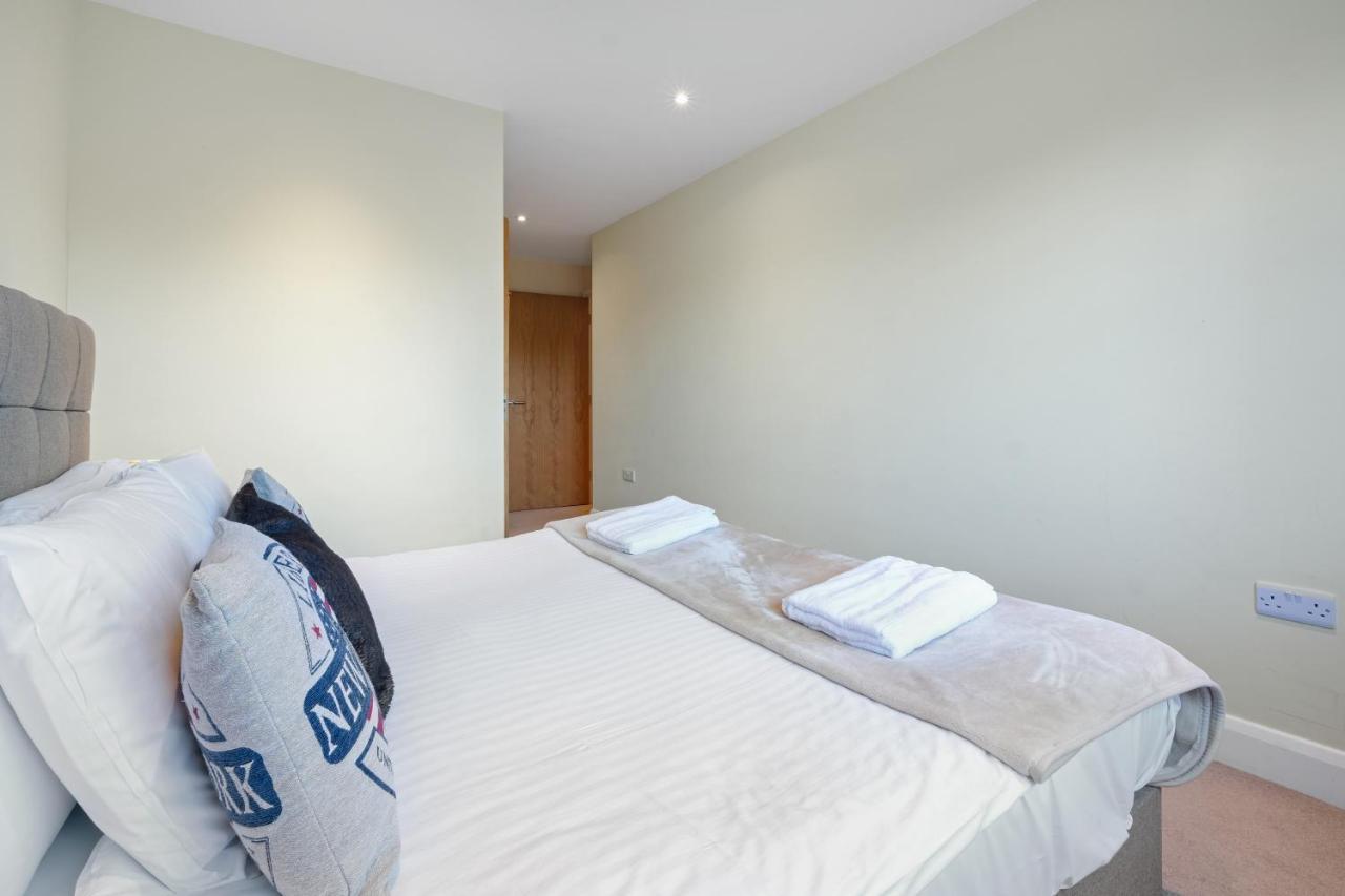 London Heathrow Living Serviced Apartments By Ferndale Stanwell Eksteriør billede