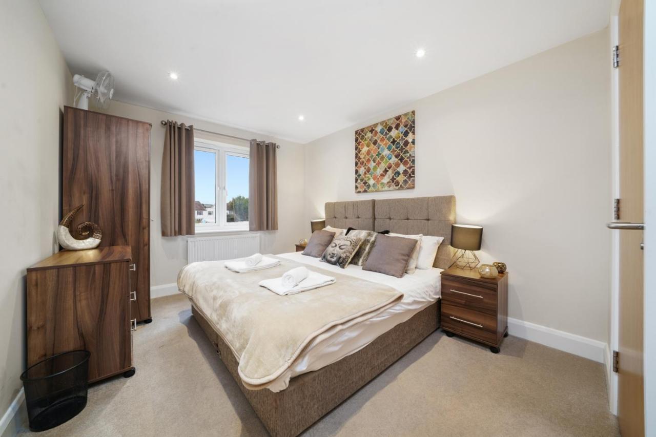 London Heathrow Living Serviced Apartments By Ferndale Stanwell Eksteriør billede