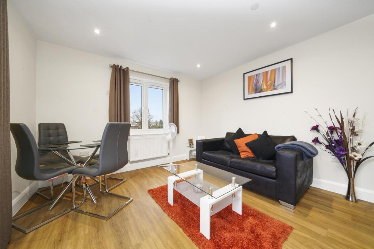 London Heathrow Living Serviced Apartments By Ferndale Stanwell Eksteriør billede