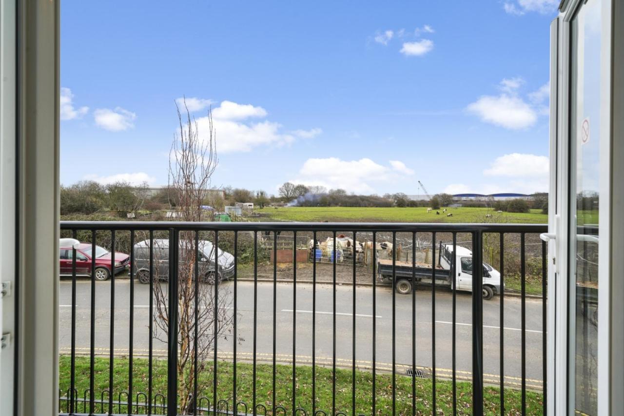 London Heathrow Living Serviced Apartments By Ferndale Stanwell Eksteriør billede