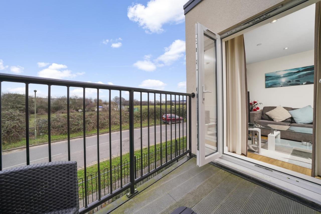 London Heathrow Living Serviced Apartments By Ferndale Stanwell Eksteriør billede