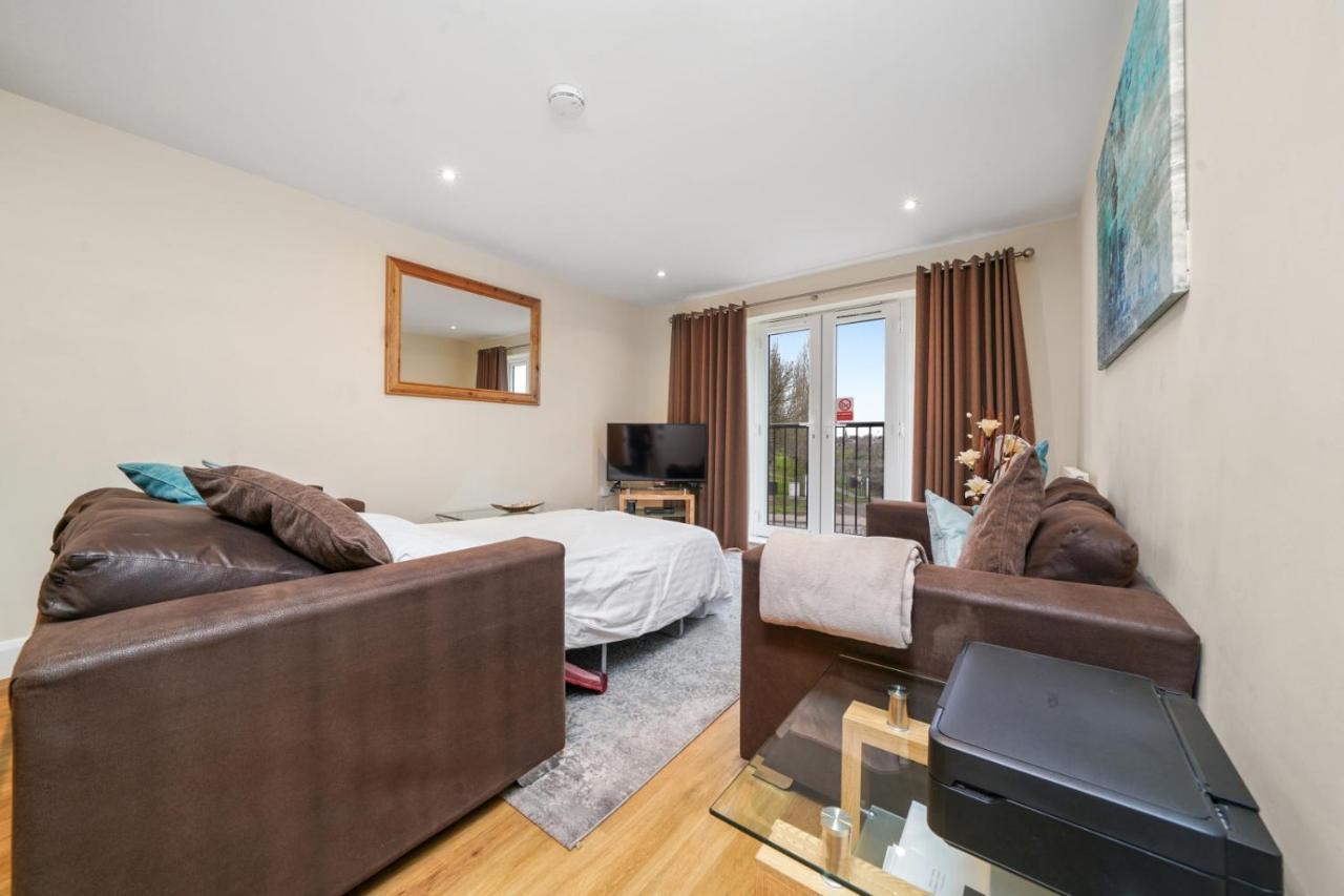 London Heathrow Living Serviced Apartments By Ferndale Stanwell Eksteriør billede