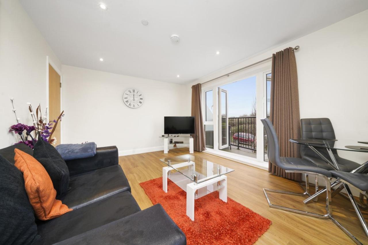 London Heathrow Living Serviced Apartments By Ferndale Stanwell Eksteriør billede