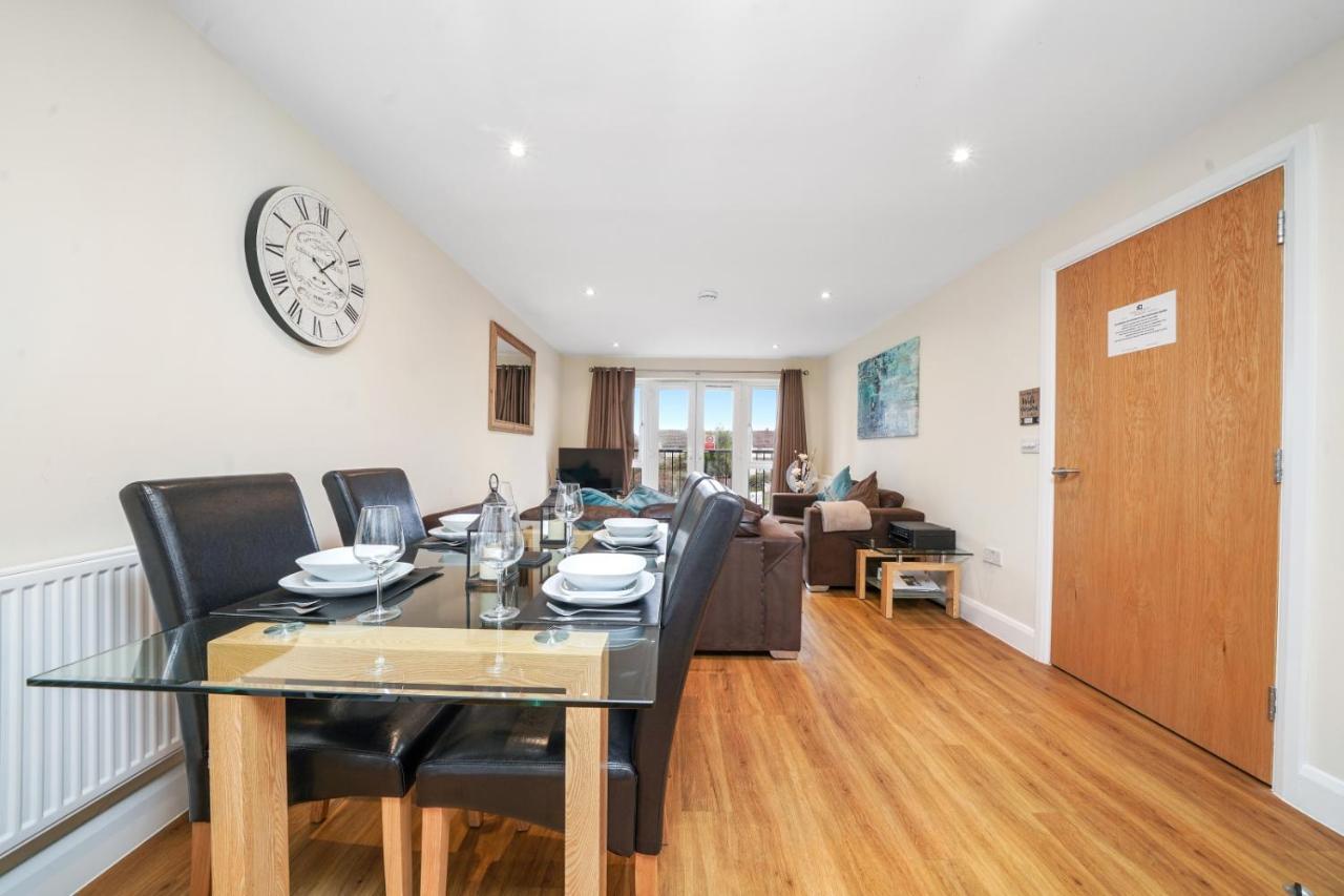 London Heathrow Living Serviced Apartments By Ferndale Stanwell Eksteriør billede