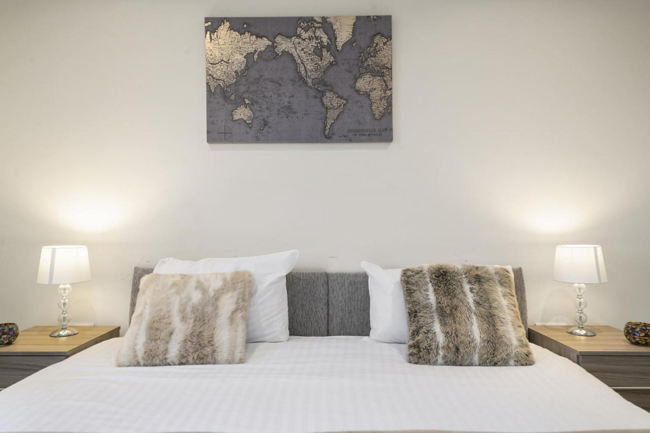 London Heathrow Living Serviced Apartments By Ferndale Stanwell Eksteriør billede
