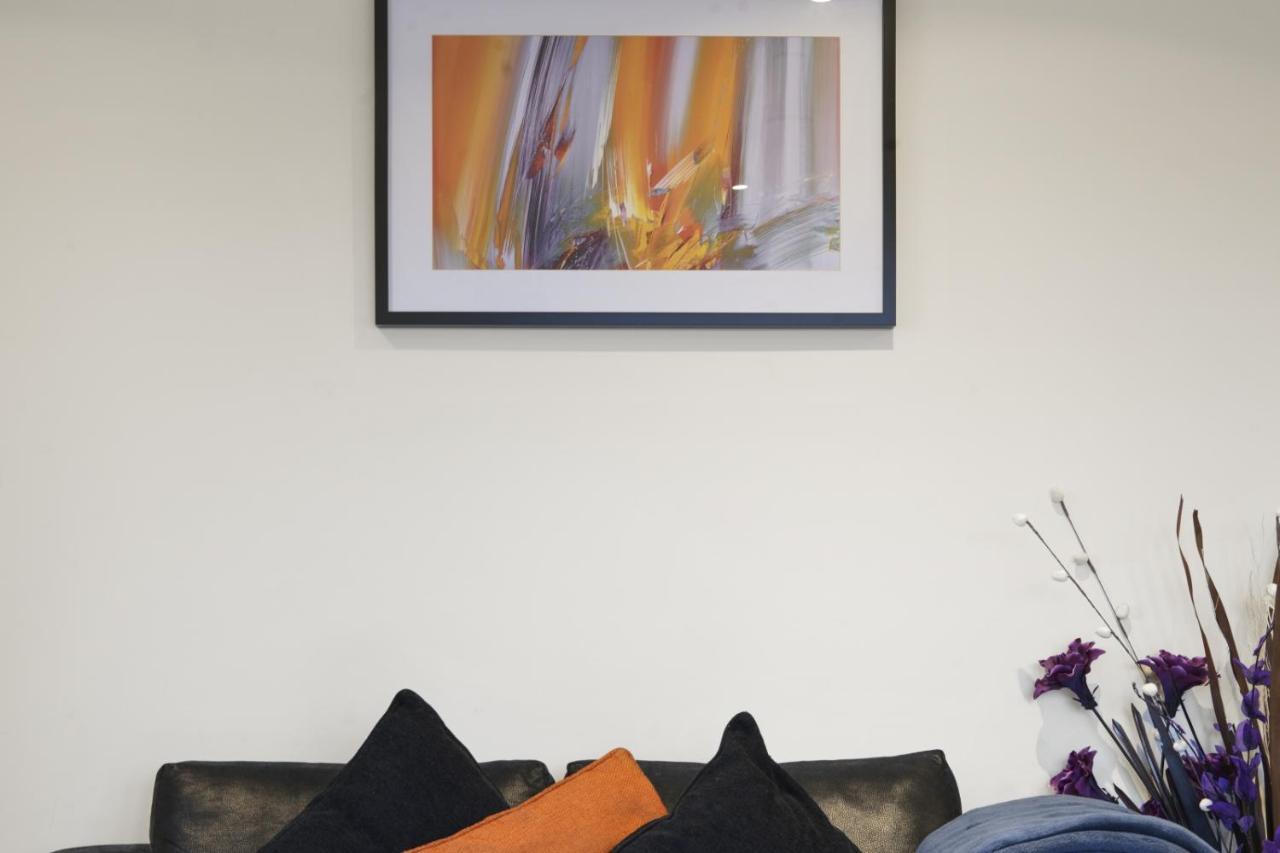 London Heathrow Living Serviced Apartments By Ferndale Stanwell Eksteriør billede
