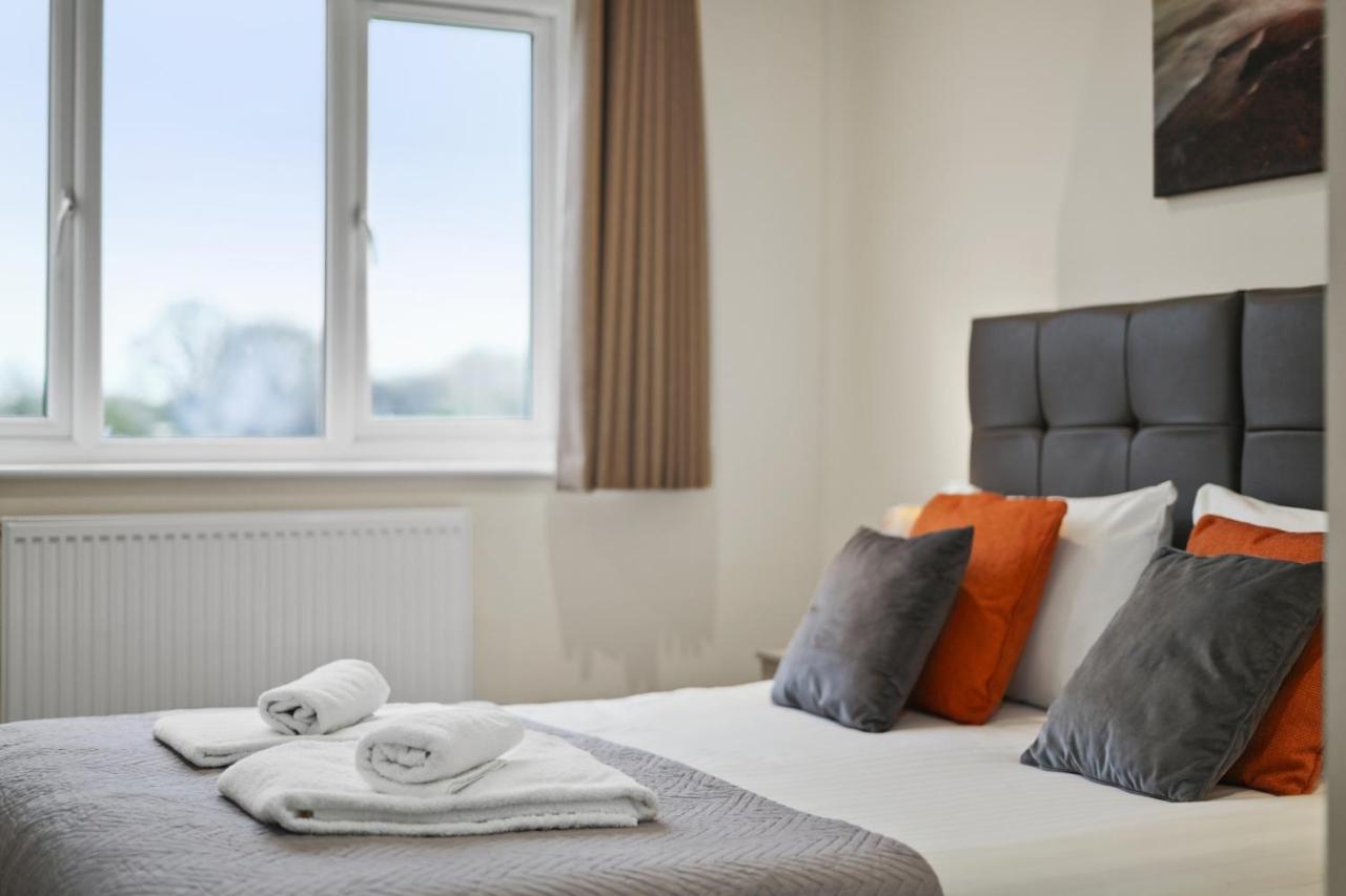 London Heathrow Living Serviced Apartments By Ferndale Stanwell Eksteriør billede