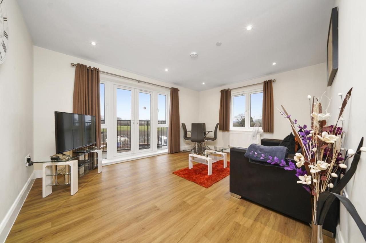 London Heathrow Living Serviced Apartments By Ferndale Stanwell Eksteriør billede