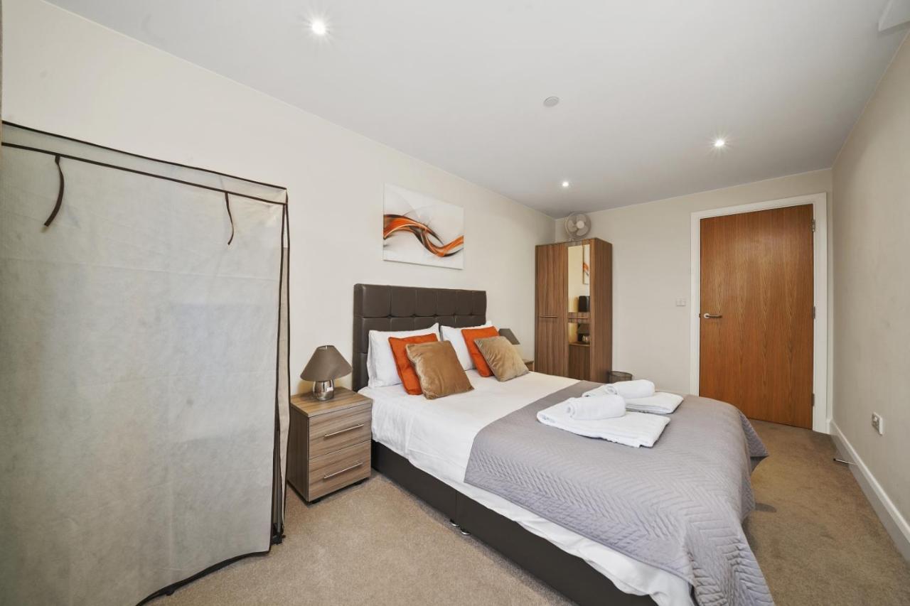 London Heathrow Living Serviced Apartments By Ferndale Stanwell Eksteriør billede