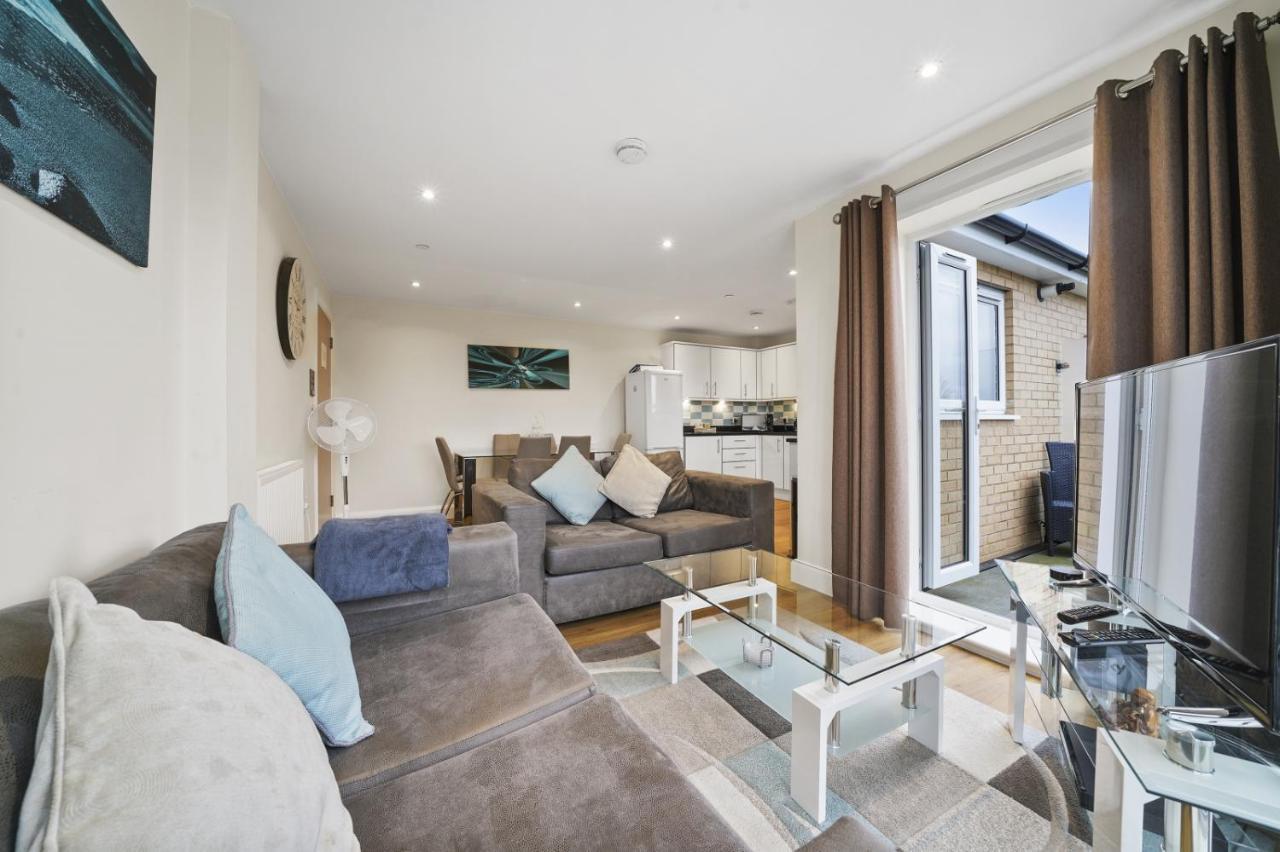 London Heathrow Living Serviced Apartments By Ferndale Stanwell Eksteriør billede
