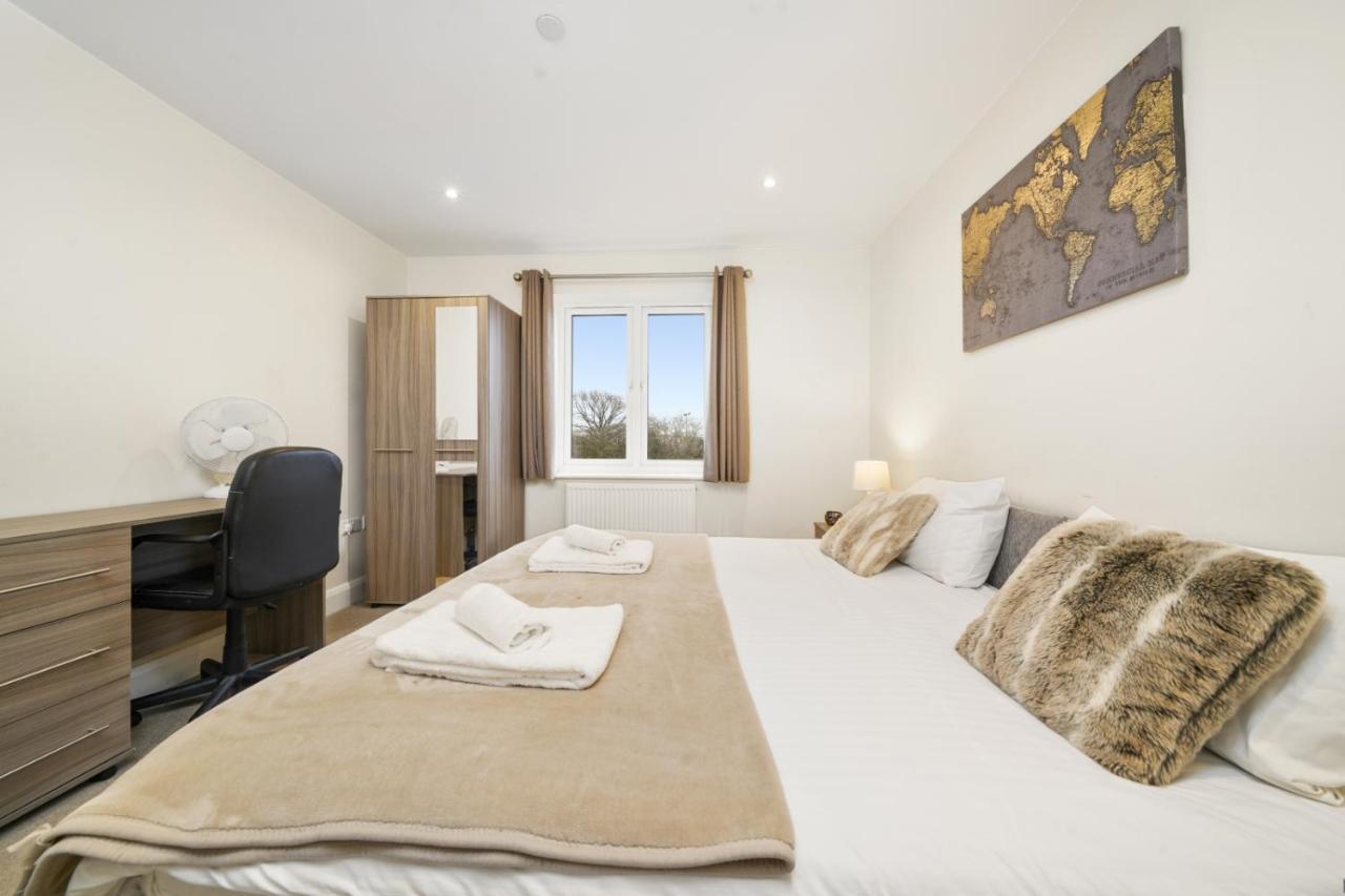 London Heathrow Living Serviced Apartments By Ferndale Stanwell Eksteriør billede