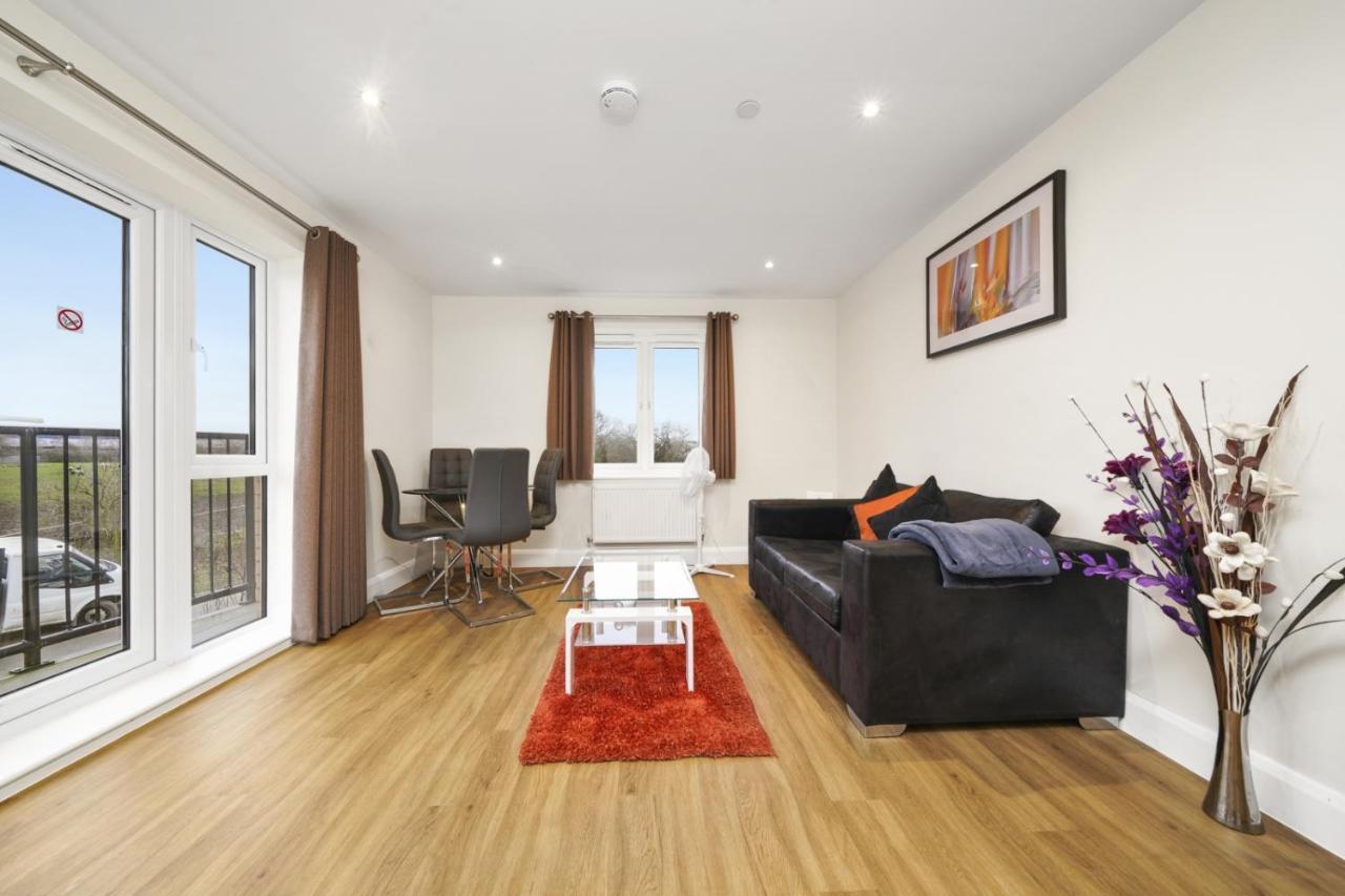 London Heathrow Living Serviced Apartments By Ferndale Stanwell Eksteriør billede