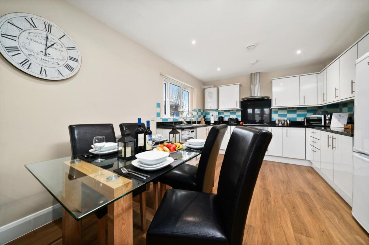 London Heathrow Living Serviced Apartments By Ferndale Stanwell Eksteriør billede