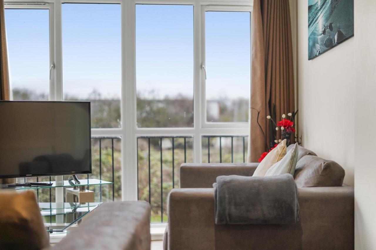 London Heathrow Living Serviced Apartments By Ferndale Stanwell Eksteriør billede