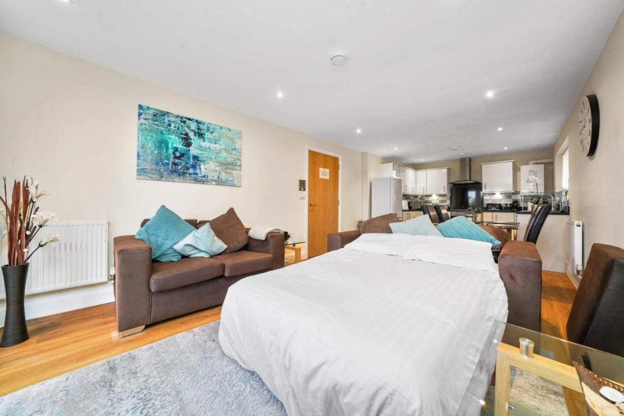 London Heathrow Living Serviced Apartments By Ferndale Stanwell Eksteriør billede