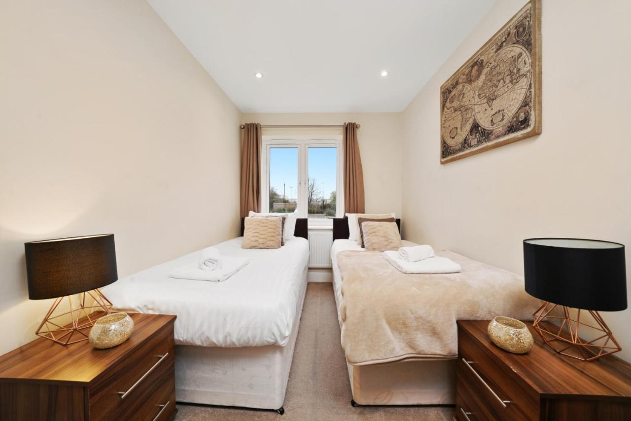 London Heathrow Living Serviced Apartments By Ferndale Stanwell Eksteriør billede