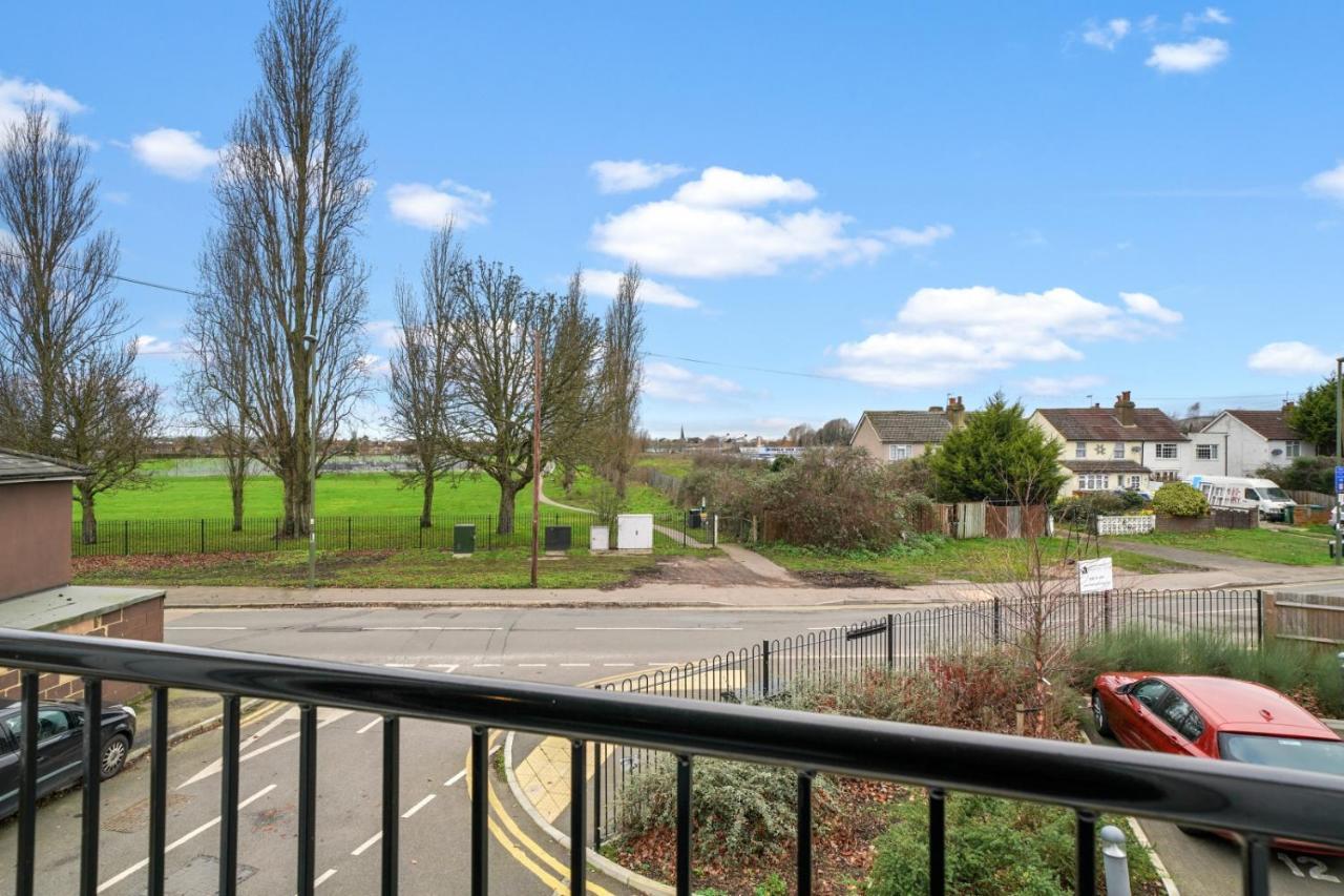 London Heathrow Living Serviced Apartments By Ferndale Stanwell Eksteriør billede