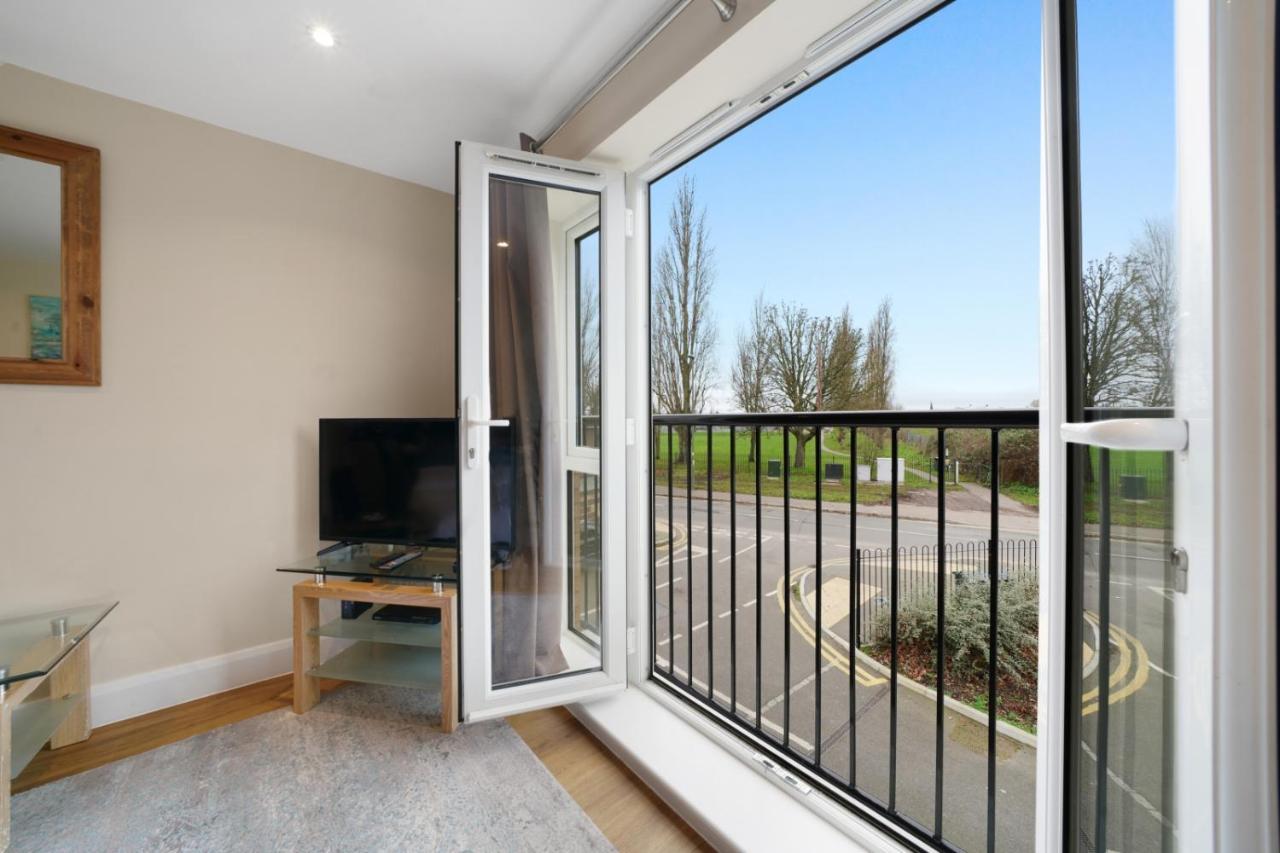 London Heathrow Living Serviced Apartments By Ferndale Stanwell Eksteriør billede