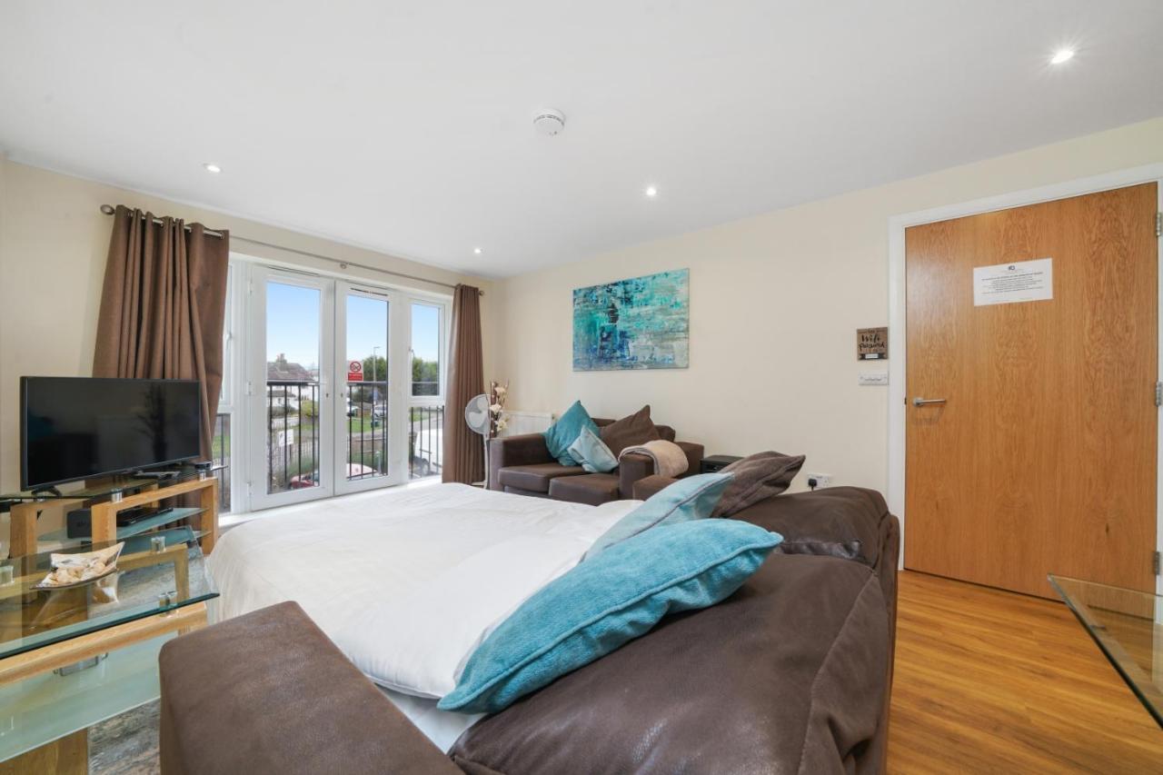 London Heathrow Living Serviced Apartments By Ferndale Stanwell Eksteriør billede