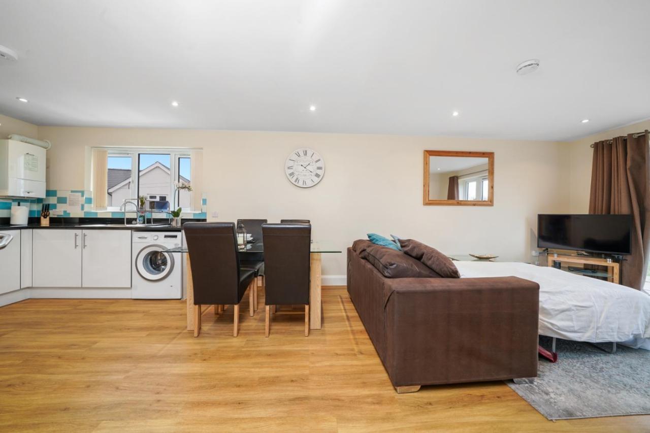London Heathrow Living Serviced Apartments By Ferndale Stanwell Eksteriør billede