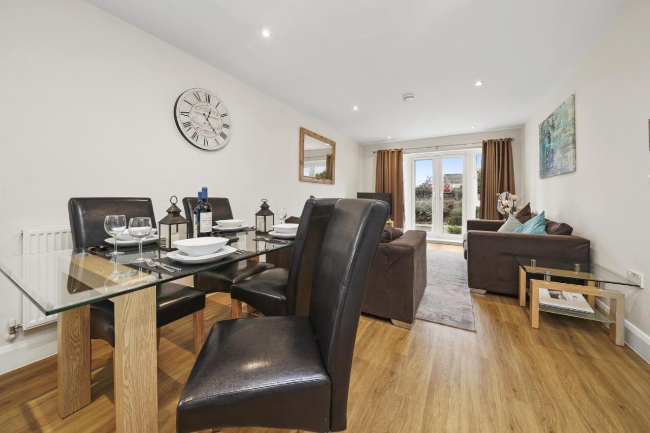 London Heathrow Living Serviced Apartments By Ferndale Stanwell Eksteriør billede
