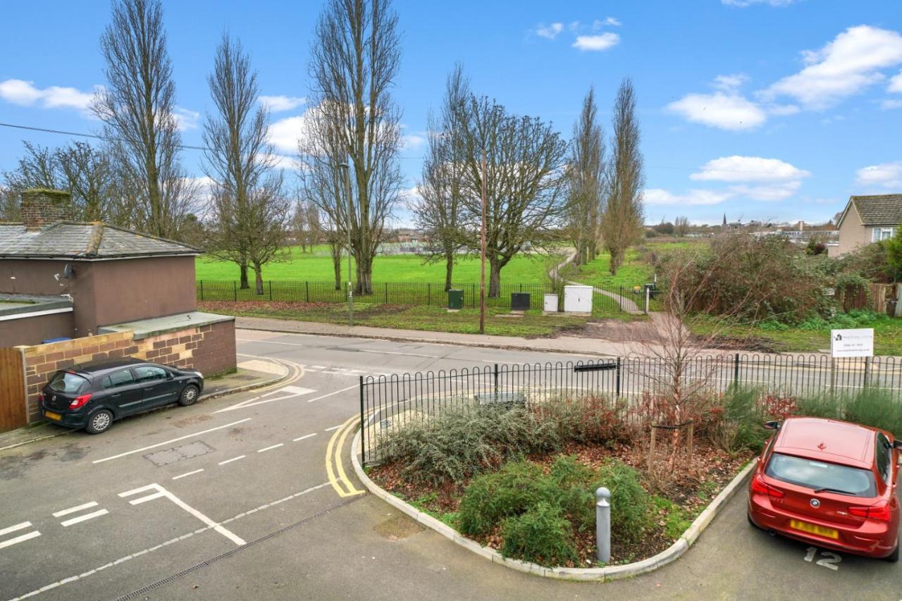 London Heathrow Living Serviced Apartments By Ferndale Stanwell Eksteriør billede